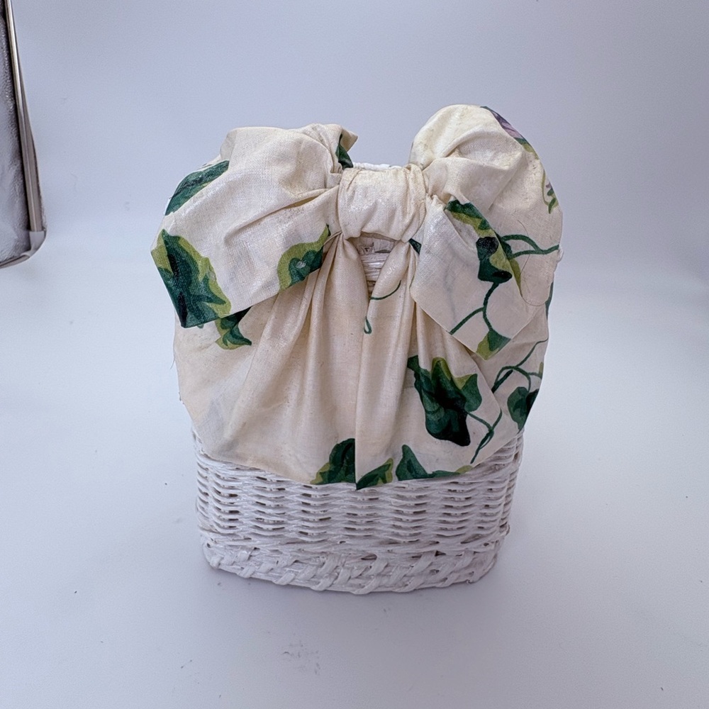 Vintage White Wicker Tissue Box with Paper Mache Decorative Bow - Picture 1 of 16